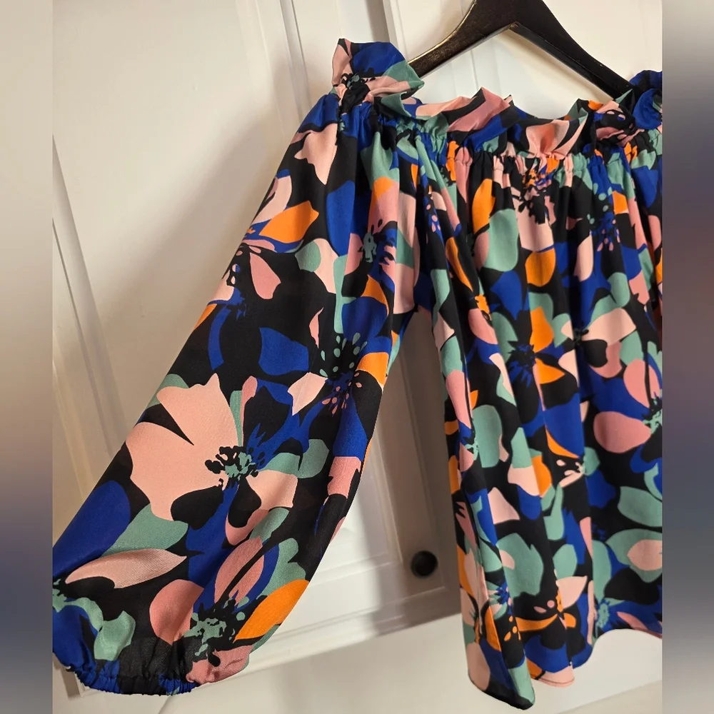 Tucker 100% Silk Floral Off Shoulder Blouse XS Boho Summer Festival Top - Picture 3 of 9